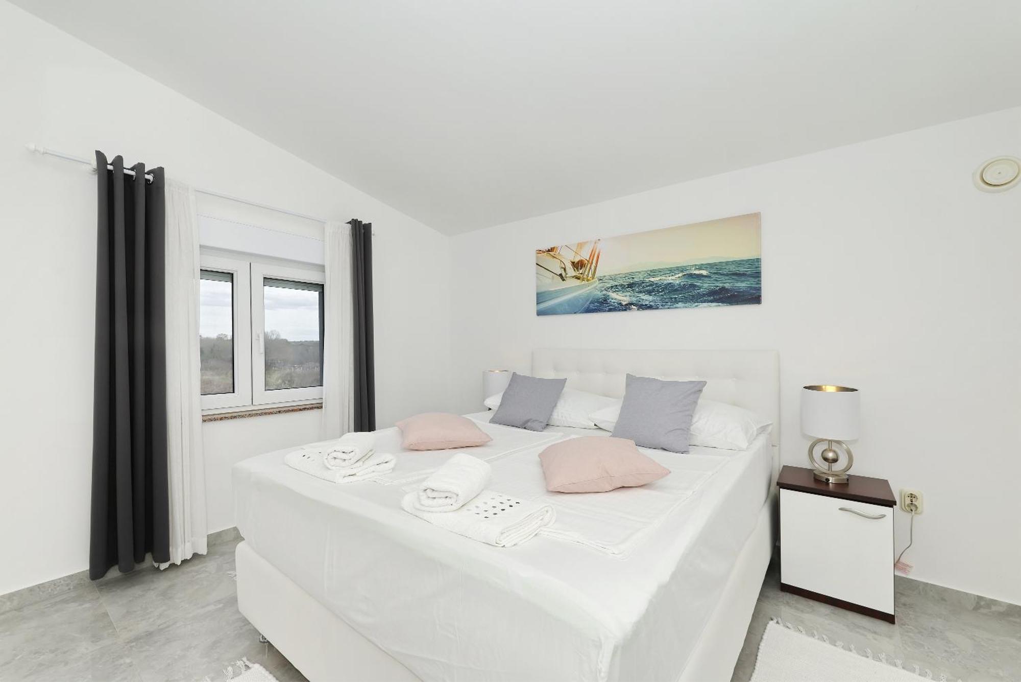 Apartments Rosini, 300M From The Beach With Shared Tavern And Bikes, نين المظهر الخارجي الصورة