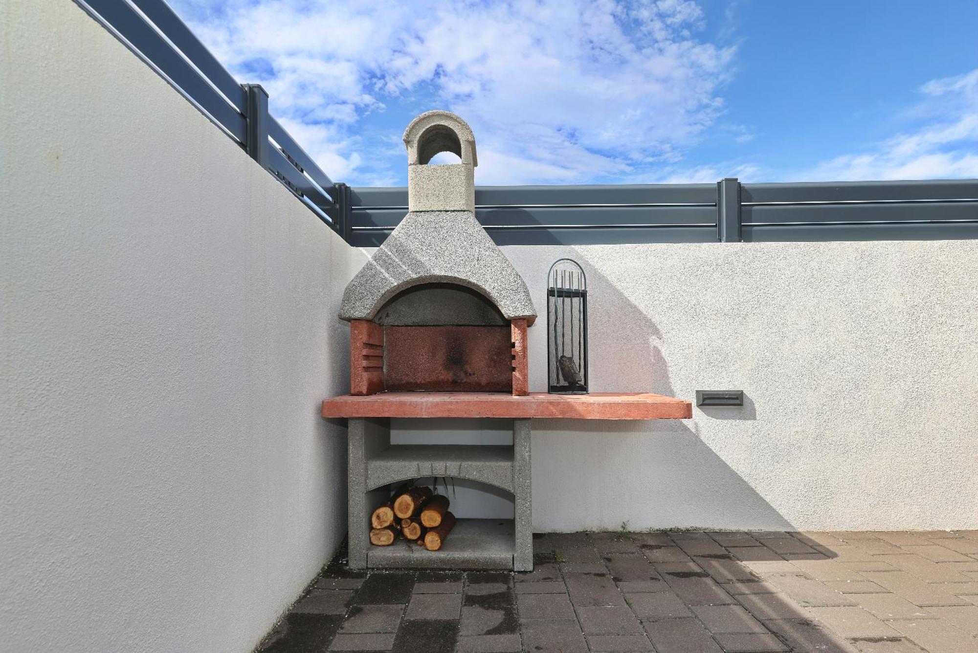 Apartments Rosini, 300M From The Beach With Shared Tavern And Bikes, نين المظهر الخارجي الصورة