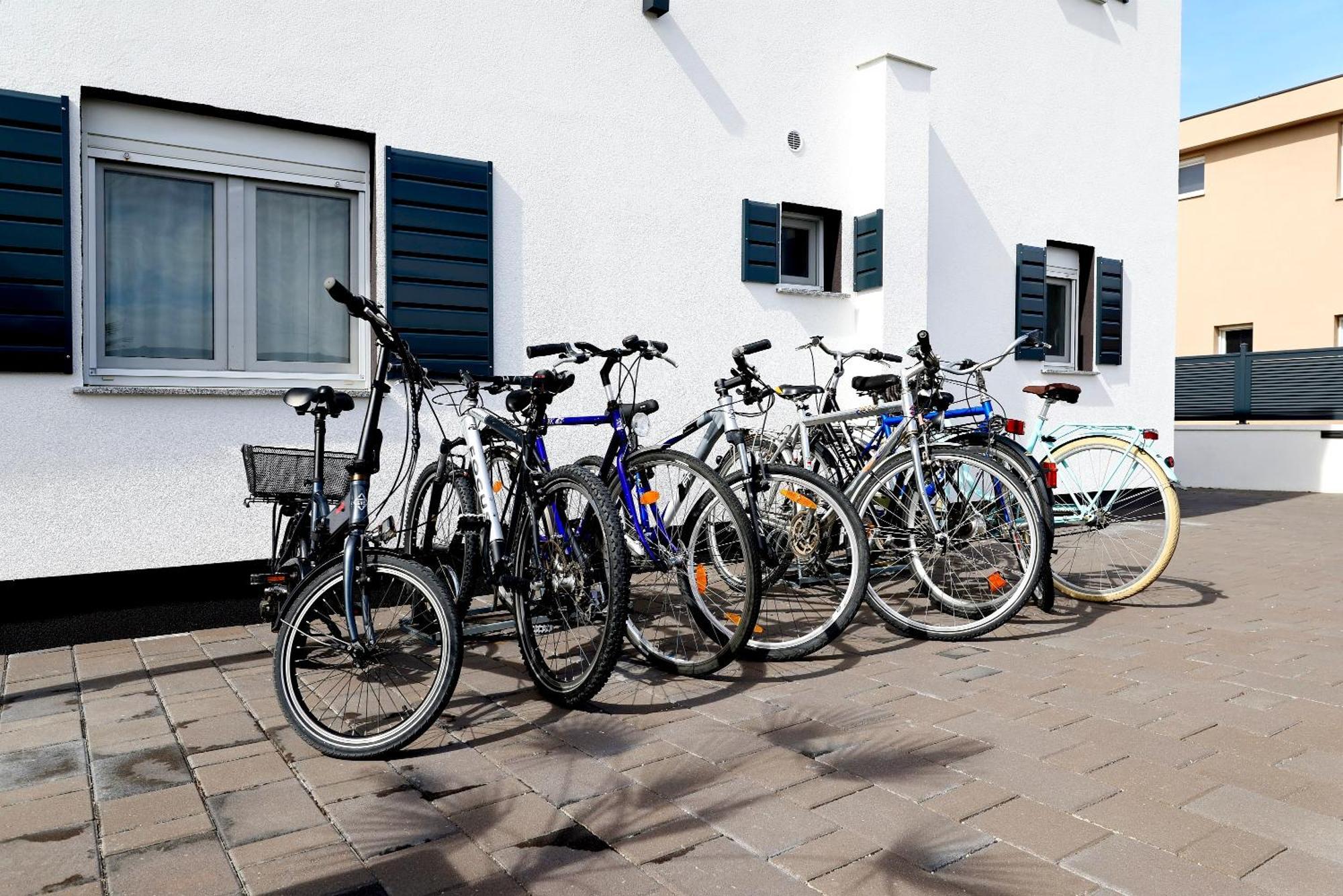 Apartments Rosini, 300M From The Beach With Shared Tavern And Bikes, نين المظهر الخارجي الصورة